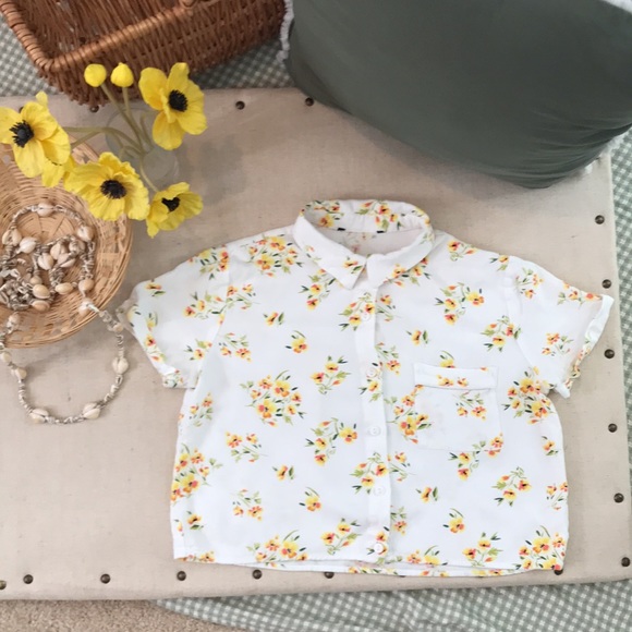 Forever 21® Adorable White Floral Button down Floral Crop Top S - Picture 7 of 7
